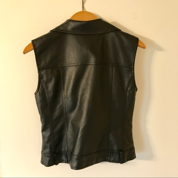 ✨🖤Trendy Leather Studded Vest🖤✨ - Picture 4 of 4